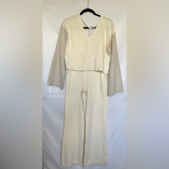 Cream Wide Leg Knit Pants & crop top for Casual Elegance - Picture 1 of 11